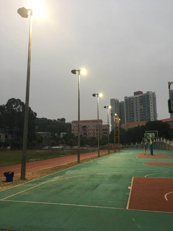 东莞市东城**小学球场灯光施工